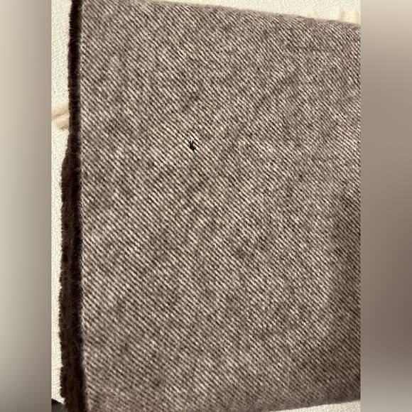 Burberry cashmere scarf - Picture 9 of 9